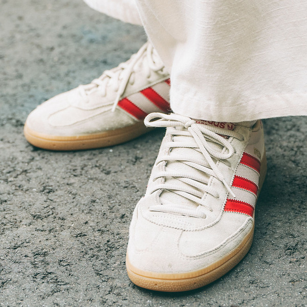 ヴィンテージのミディ丈コートがめちゃかわ！赤をシェアしたファミリーコーデ | HugMug