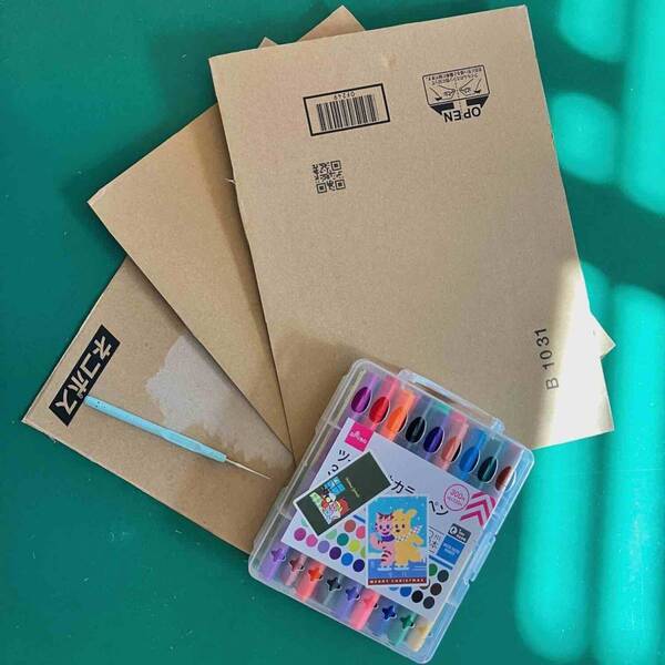 【材料3つだけ】秋を感じる紅葉の工作「葉っぱアート」を子どもとチャレンジ！ | HugMug