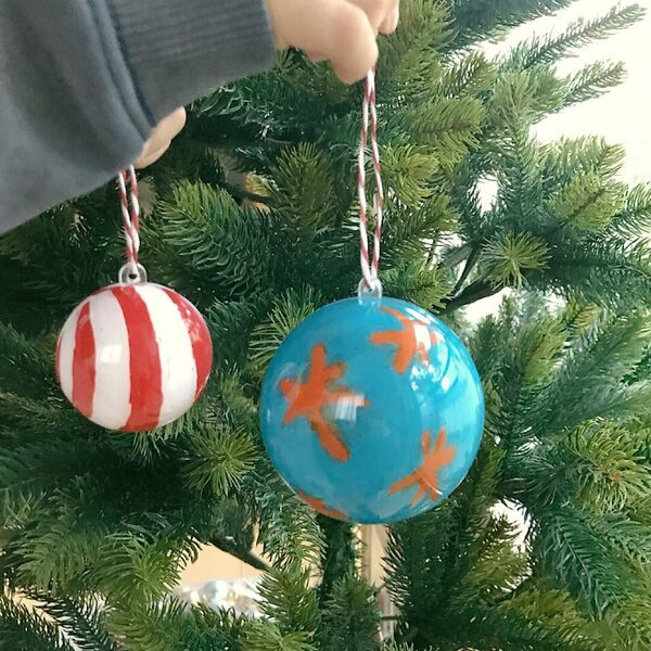 材料は【DAISO】で揃っちゃう！簡単クリスマスオーナメントを子どもと一緒に作ろう！ | HugMug
