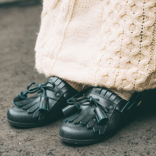 冬のキッズシューズは「ZARA」に決まり！ 1点投入するだけで即こなれ見えが叶う | HugMug