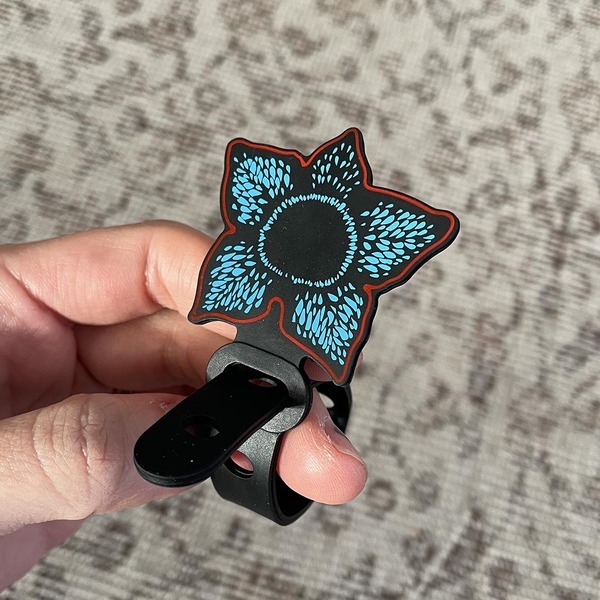 完売続出！3COINSのストレンジャー・シングス グッズが日常使いできるアイテム勢揃い！ | HugMug