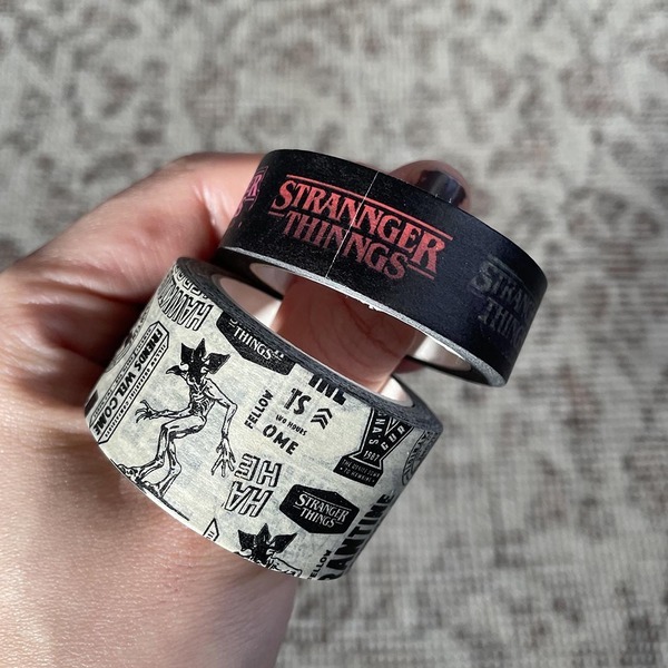 完売続出！3COINSのストレンジャー・シングス グッズが日常使いできるアイテム勢揃い！ | HugMug
