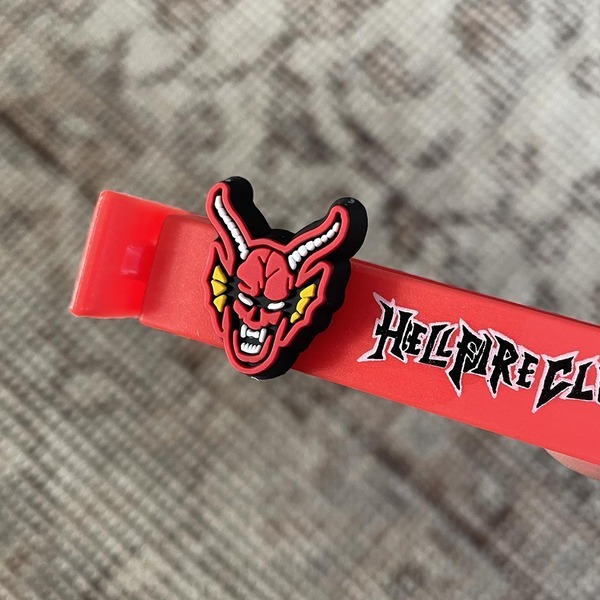 完売続出！3COINSのストレンジャー・シングス グッズが日常使いできるアイテム勢揃い！ | HugMug