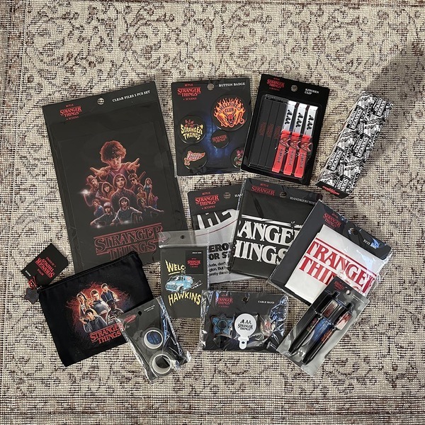 完売続出！3COINSのストレンジャー・シングス グッズが日常使いできるアイテム勢揃い！ | HugMug
