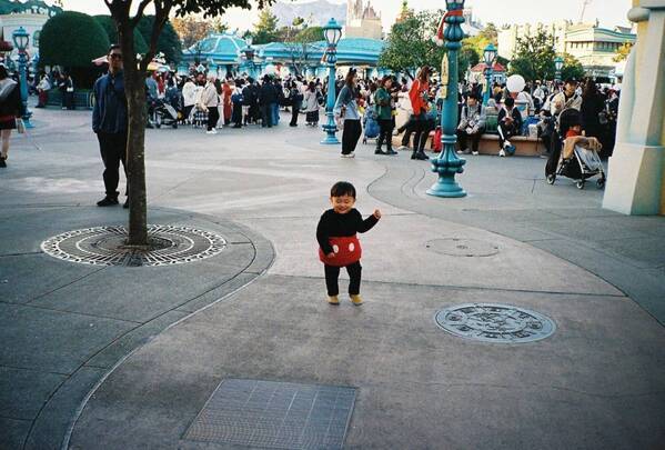 【子連れディズニー】防寒バッチリ！モコモコなりきりコーデで極寒クリスマスも快適に | HugMug