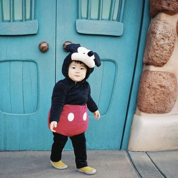 【子連れディズニー】防寒バッチリ！モコモコなりきりコーデで極寒クリスマスも快適に | HugMug