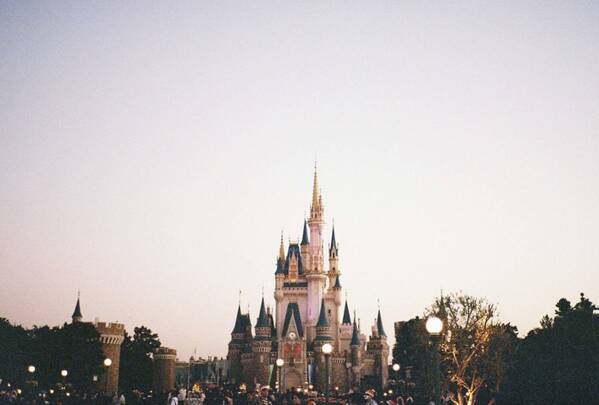 【子連れディズニー】防寒バッチリ！モコモコなりきりコーデで極寒クリスマスも快適に | HugMug