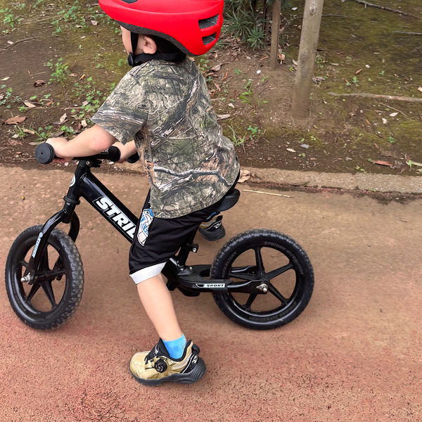 キッズ展開あったの！？【ホーキンス】のキッズスニーカーが大流行の予感！ | HugMug