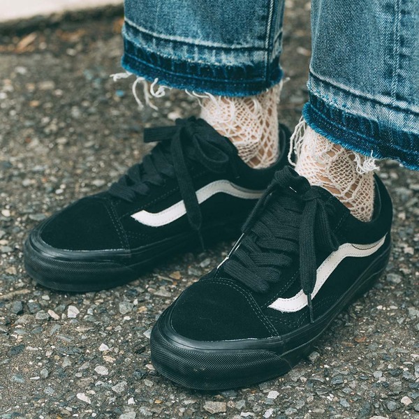 レースタイツ見せが今っぽい！ 冬のデニムスタイル新定番 | HugMug