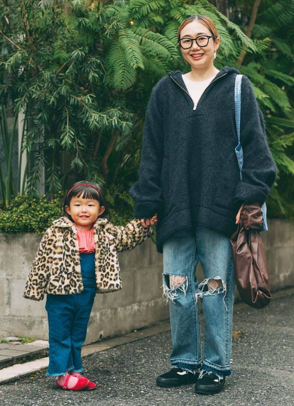 レースタイツ見せが今っぽい！ 冬のデニムスタイル新定番 | HugMug