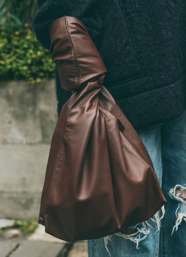 レースタイツ見せが今っぽい！ 冬のデニムスタイル新定番 | HugMug