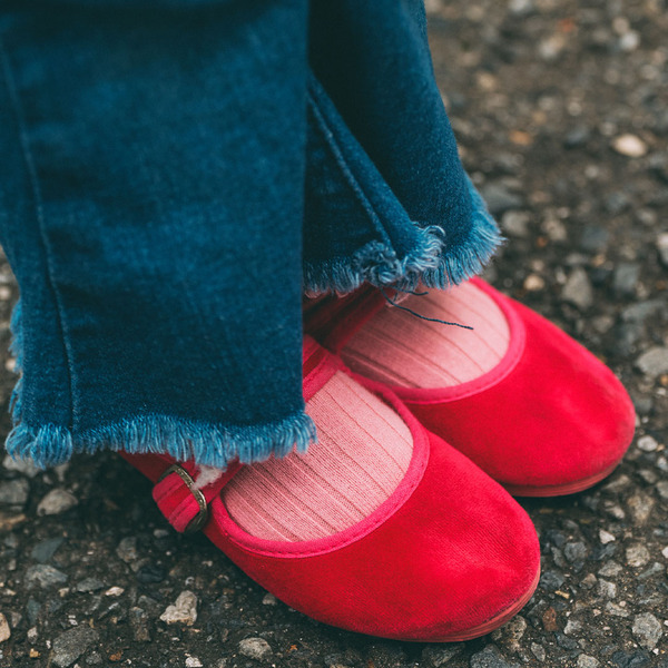 レースタイツ見せが今っぽい！ 冬のデニムスタイル新定番 | HugMug