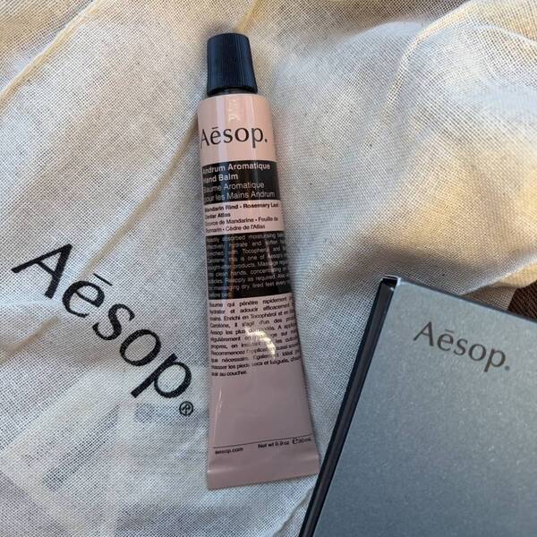 【Aesop新作】人気ハンドクリーム3種がミニサイズに！持ち運びに最適なセットが登場 | HugMug