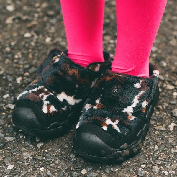 『ユニクロ』でおしゃれ親子コーデ。チェック×ヴィヴィットカラーを仲良しシェア | HugMug