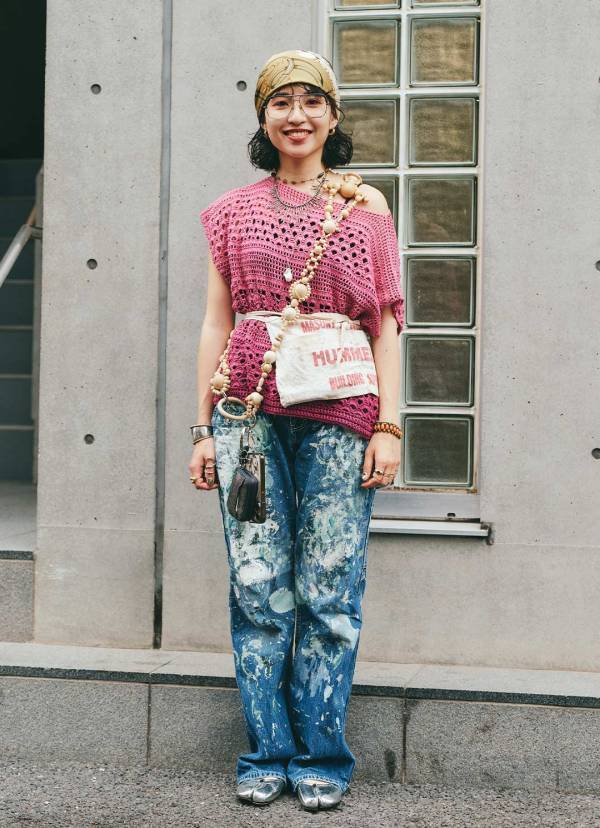 ハンドメイドのニットが主役！ ピンク×デニムをシェアした親子コーデがおしゃれ | HugMug