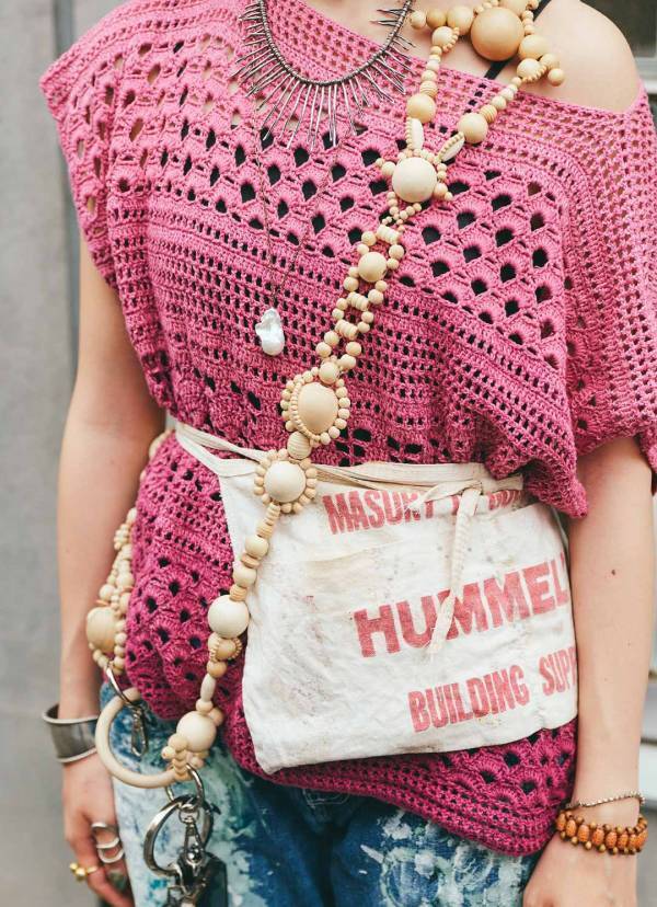 ハンドメイドのニットが主役！ ピンク×デニムをシェアした親子コーデがおしゃれ | HugMug