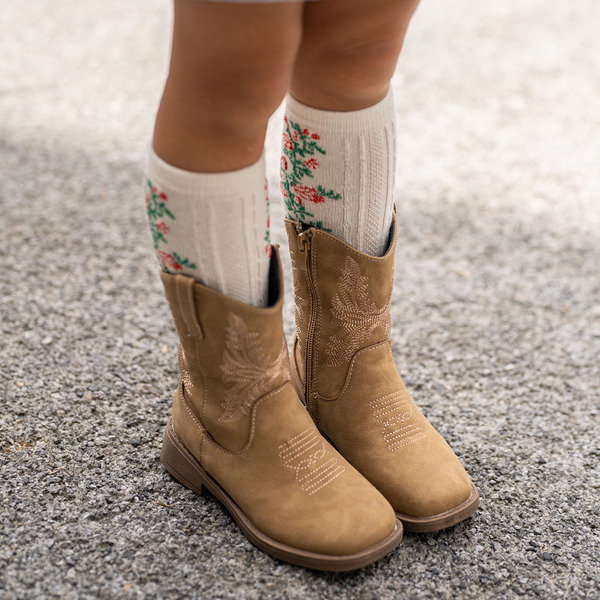 マンネリ化回避！きれいめシャツを格上げするコーデ術とは？ | HugMug