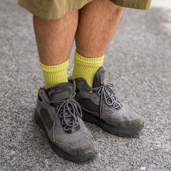 マンネリ化回避！きれいめシャツを格上げするコーデ術とは？ | HugMug