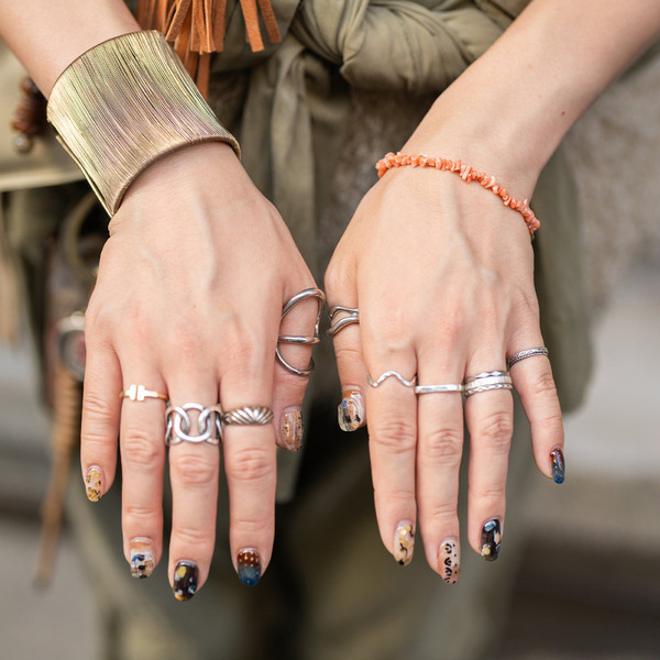 秋はヴィンテージMIXが気分！ミリタリーカーキを大人っぽく着こなす | HugMug