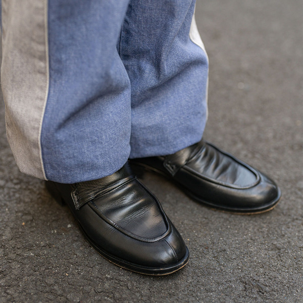 最旬デニムコーデ！ 淡めカラーで軽やか秋コーデに変身 | HugMug