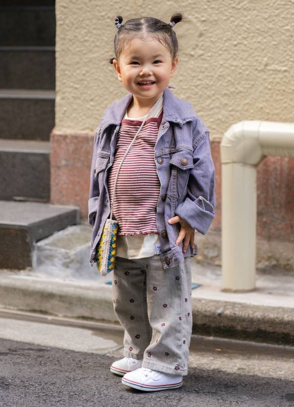 最旬デニムコーデ！ 淡めカラーで軽やか秋コーデに変身 | HugMug