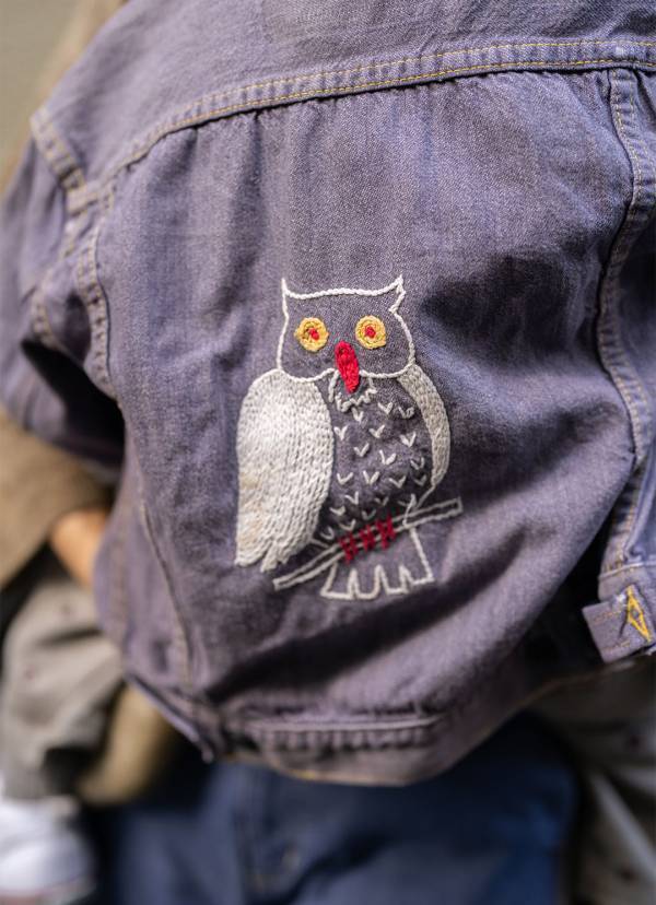 最旬デニムコーデ！ 淡めカラーで軽やか秋コーデに変身 | HugMug