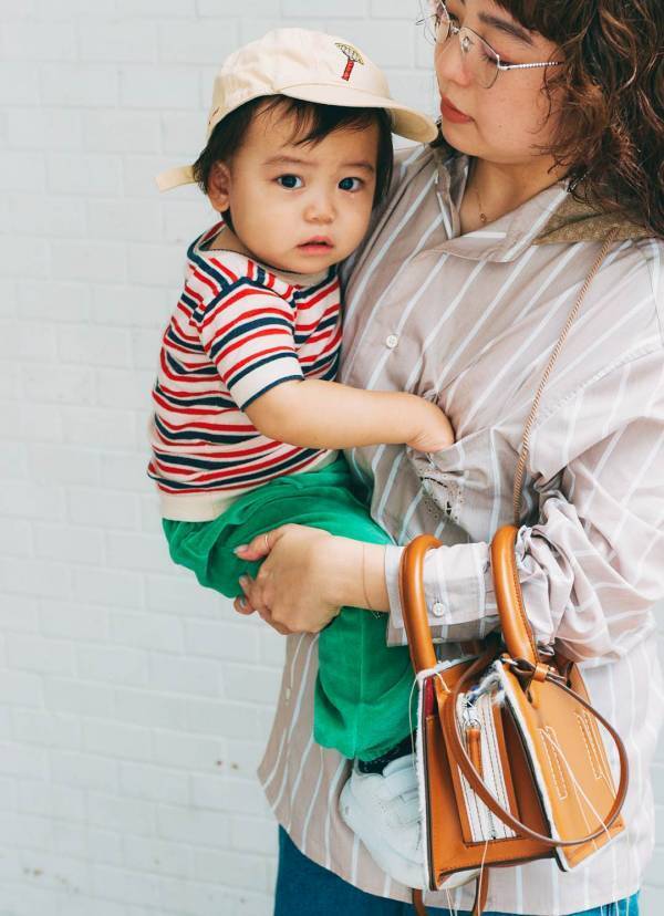 やっぱり「海外子ども服」がかわいい！ グリーンのスウェットパンツがアクセント役 | HugMug