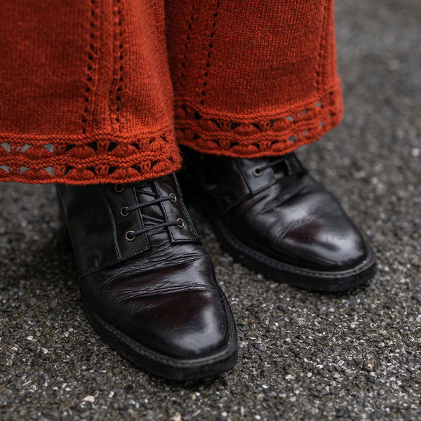 温度調節しやすい【ベスト】のお手本コーデ。ジャケットやシャツをレイヤード | HugMug