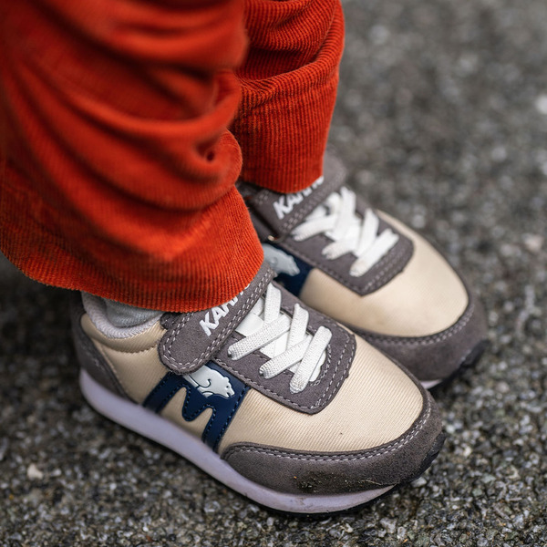 温度調節しやすい【ベスト】のお手本コーデ。ジャケットやシャツをレイヤード | HugMug