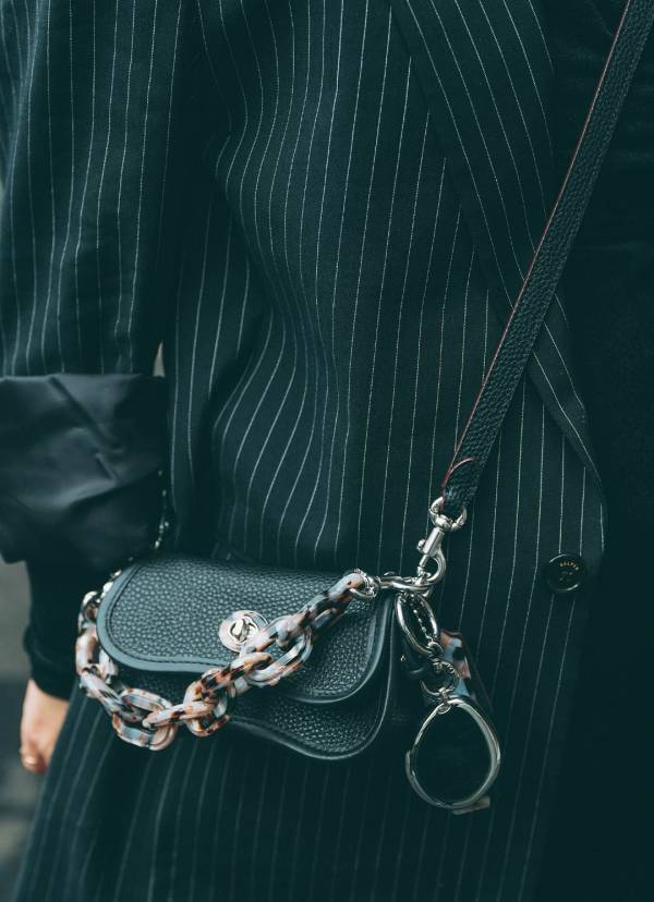 【オールブラック VS マルチカラー】親子で色を楽しむ冬コーデがおしゃれ | HugMug