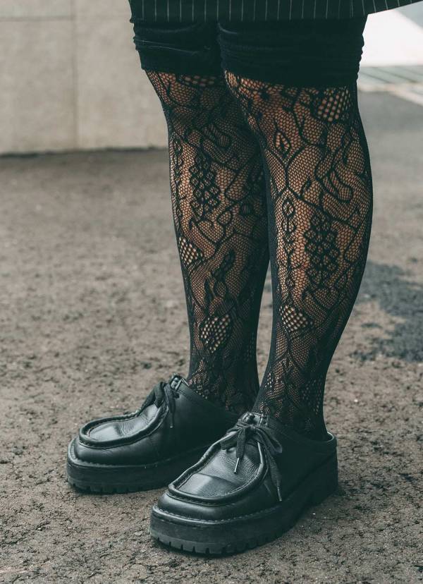 【オールブラック VS マルチカラー】親子で色を楽しむ冬コーデがおしゃれ | HugMug