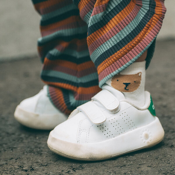 【オールブラック VS マルチカラー】親子で色を楽しむ冬コーデがおしゃれ | HugMug