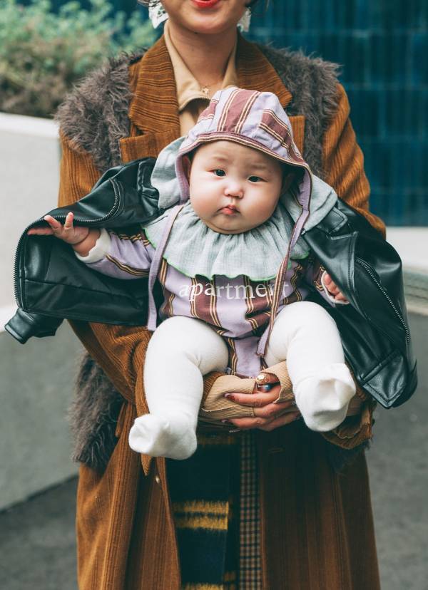 ベビーのセットアップが可愛すぎ！ モード×カジュアルな家族コーデ  | HugMug