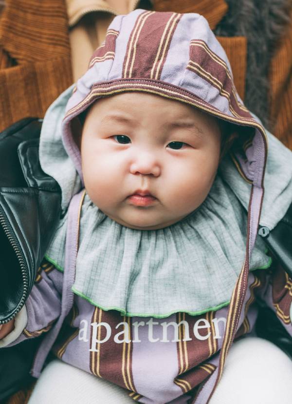 ベビーのセットアップが可愛すぎ！ モード×カジュアルな家族コーデ  | HugMug