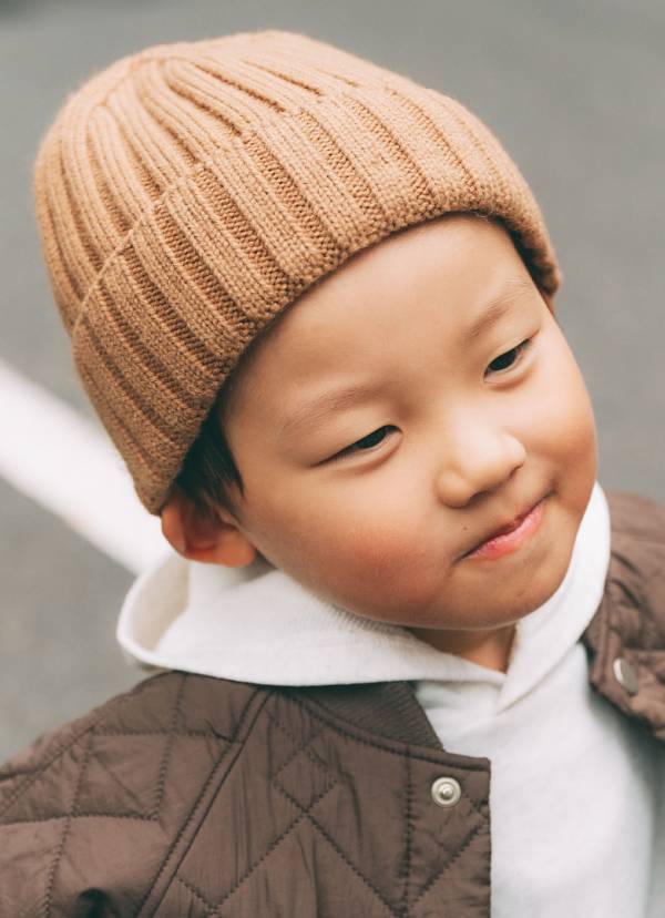 ボアアウターをつかった大人のカジュアルコーデ術。すっきりシルエットでメリハリをオン | HugMug