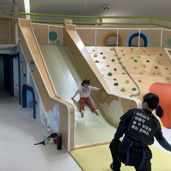 【子連れ韓国】いま東大門DDPが熱い！大型遊具からワークショップまで充実の大型キッズカフェ「dikidiki」 | HugMug