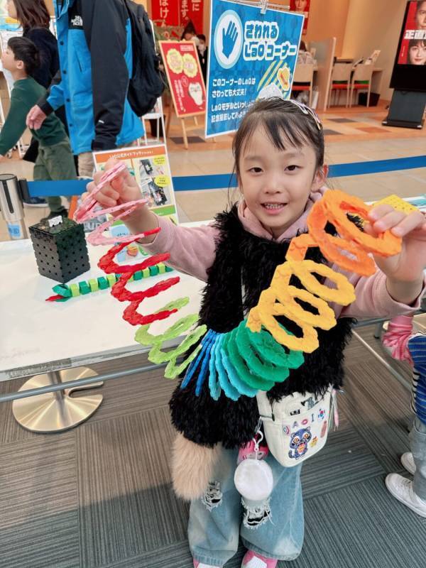 LEGOとは違う！丸も球も作れる日本製ブロック「LaQ」が子どもに大人気な理由 | HugMug
