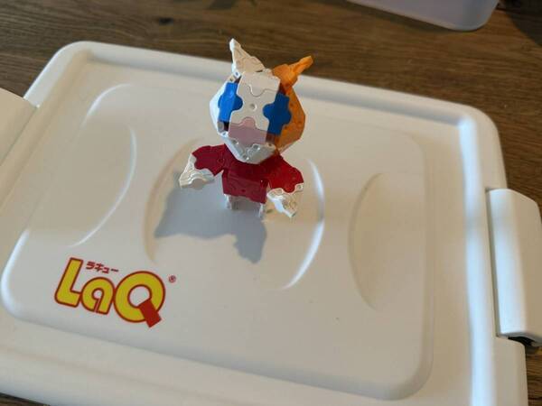 LEGOとは違う！丸も球も作れる日本製ブロック「LaQ」が子どもに大人気な理由 | HugMug