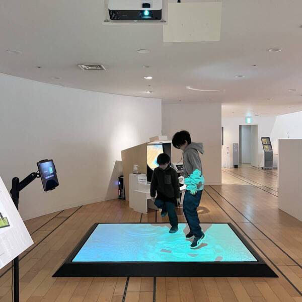 歩くと動く！？心臓の音が聞こえる！？新宿の穴場アートスポット「ICC」が子連れおでかけに超おすすめ | HugMug