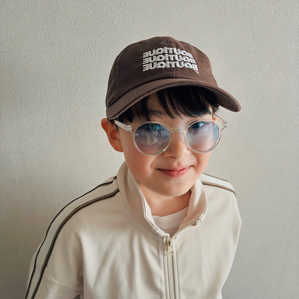 被るだけでこなれ見え！今季は『ブラウンキャップ』が正解！BOUTIQUEのロゴキャップで旬コーデ | HugMug