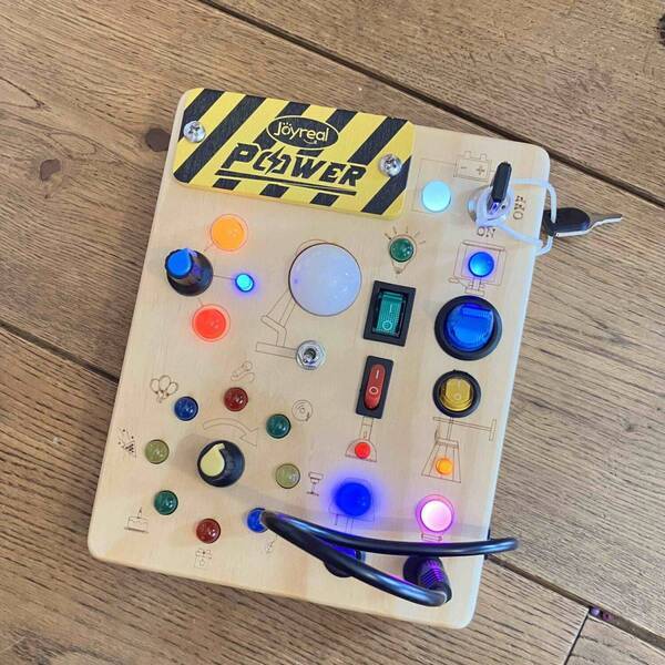 【しまむら・ダイソー】3歳息子の新年購入品5選！ 絵本やビジーボードなど買ってよかったアイテムをご紹介 | HugMug