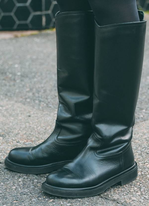 袖ありダウンより長いシーズン着れる！？冬のダウンベストレイヤード術をチェック | HugMug