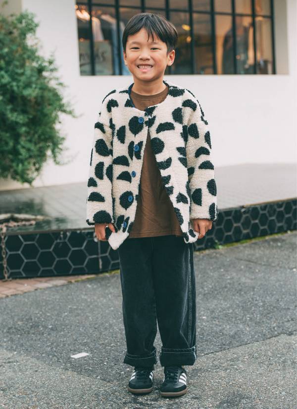 袖ありダウンより長いシーズン着れる！？冬のダウンベストレイヤード術をチェック | HugMug