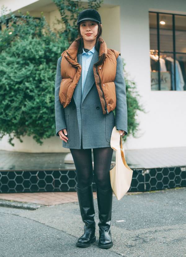 袖ありダウンより長いシーズン着れる！？冬のダウンベストレイヤード術をチェック | HugMug