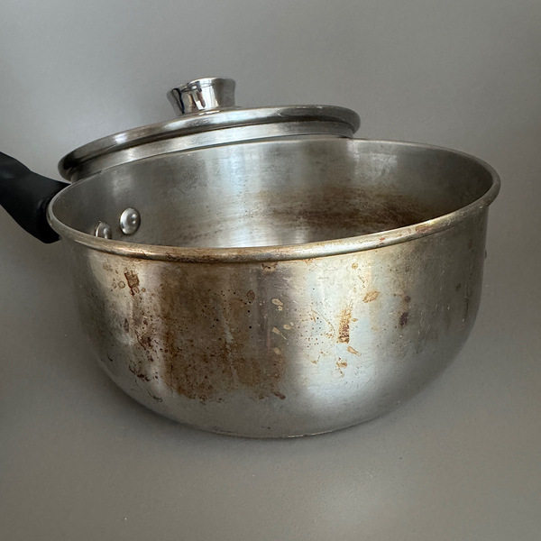 【ダイソー】諦めていた鍋の焦げが落ちた！110円の多目的クレンザーが神すぎる | HugMug