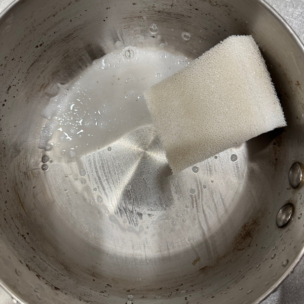 【ダイソー】諦めていた鍋の焦げが落ちた！110円の多目的クレンザーが神すぎる | HugMug