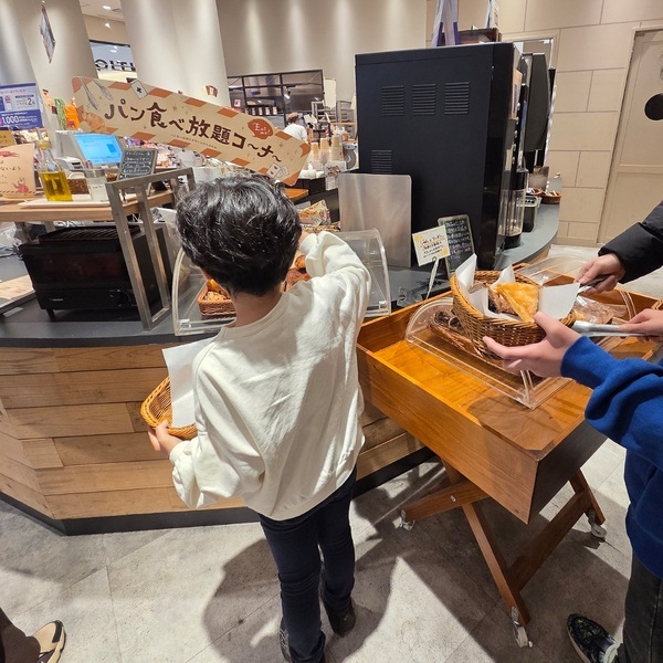 パン好き必見！ANTIQUEのパン食べ放題モーニングがめっちゃお得！！ | HugMug