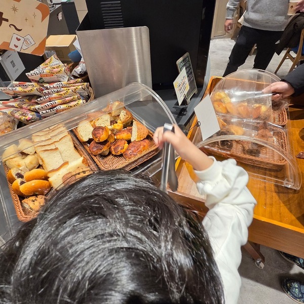 パン好き必見！ANTIQUEのパン食べ放題モーニングがめっちゃお得！！ | HugMug