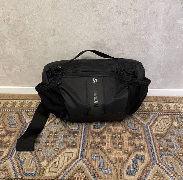 ウエストポーチに夢中！カジュアルからモードまで、コーデに合わせて選ぶおすすめ４選 | HugMug