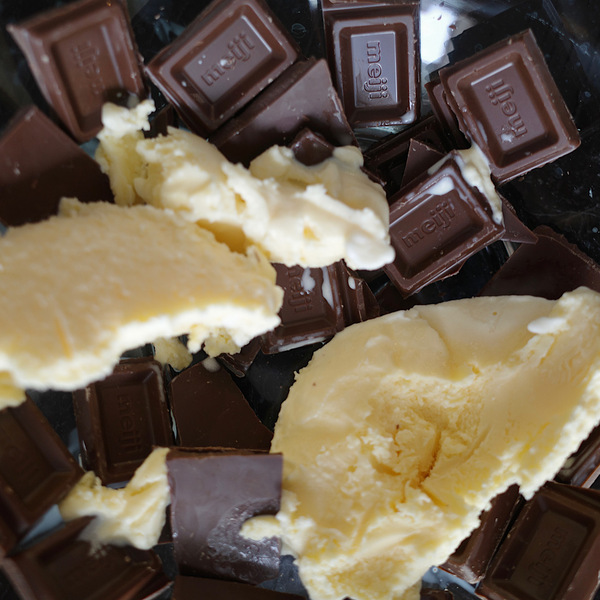 材料は3つだけ！混ぜてレンチンするだけの超簡単＆おいしいバレンタイン | HugMug